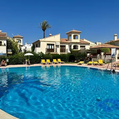 Precioso, Luminoso Y Maravilloso Con Piscina Junto Al Mar Y La Playa En Apartamento *