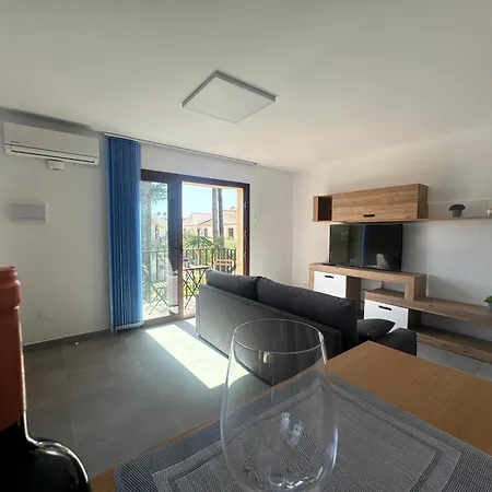 Precioso, Luminoso Y Maravilloso Con Piscina Junto Al Mar Y La Playa En Apartment