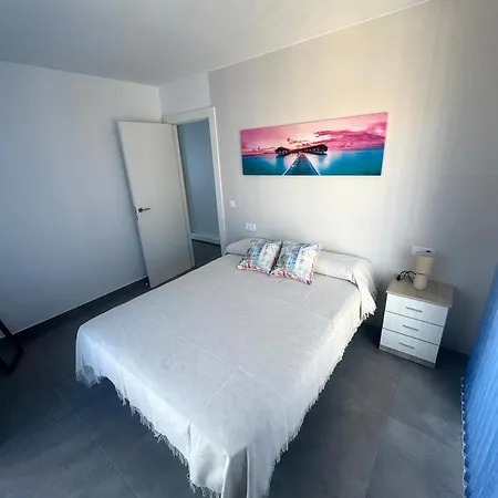 Precioso, Luminoso Y Maravilloso Con Piscina Junto Al Mar Y La Playa En *