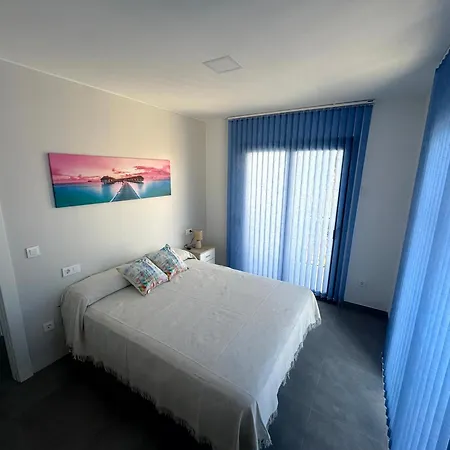 Precioso, Luminoso Y Maravilloso Con Piscina Junto Al Mar Y La Playa En