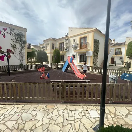 Precioso, Luminoso Y Maravilloso Con Piscina Junto Al Mar Y La Playa En Apartamento